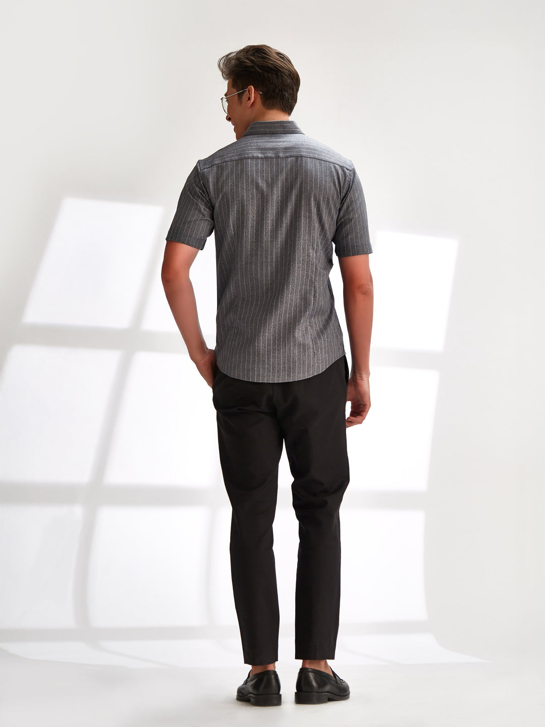 Short Sleeve Shirt - The Line in Dark Grey